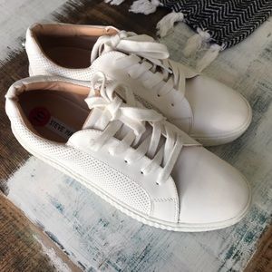 Steve Madden white tennis shoes